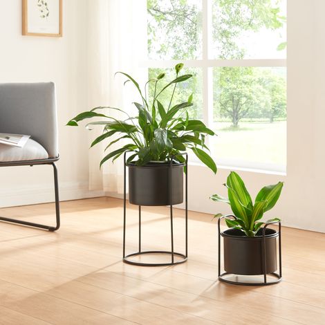 Set de 2 soportes para plantas Osen con macateros metal - Negro [en.casa]