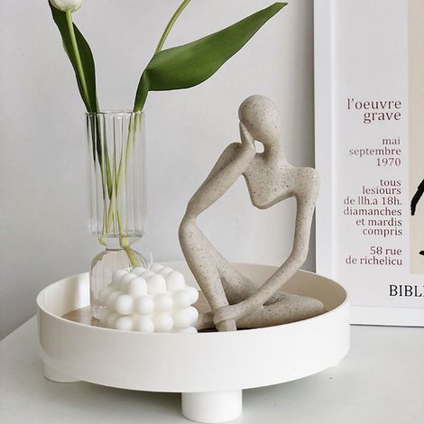 Plateau de service rond en plastique blanc, idéal pour ranger cosmétiques, objets de décoration ou tout autre accessoire de table ou bureau. (1/5)