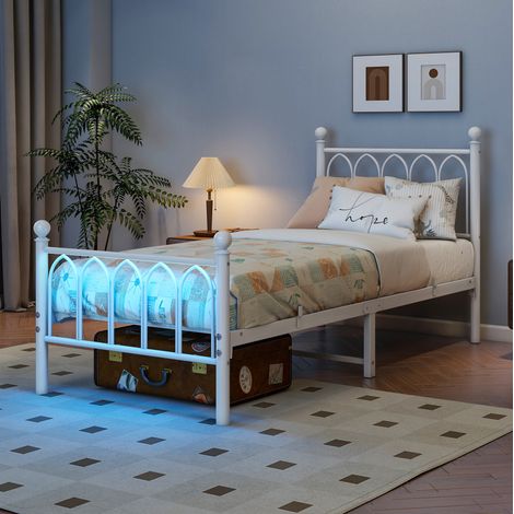 Cama metálica 208x90x102 cm, con cabecero alto, LED, estación de carga USB, estructura de hierro blanco (1/5)