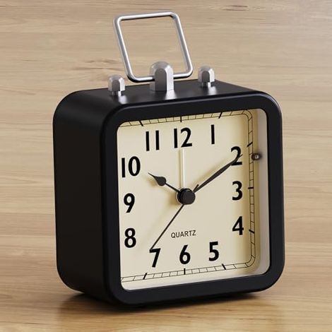 Réveil Matin analogique à Piles – Petit réveil carré en métal au Style rétro, Silencieux sans tic-tac avec lumière, Horloge de Table pour Chambre, Chevet ou étagère (Noir) (1/4)