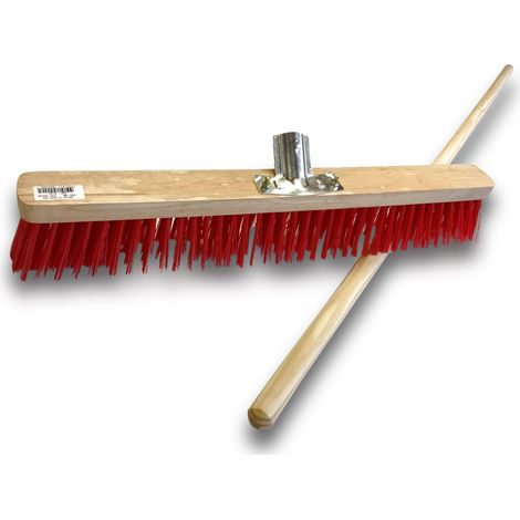 Balai d'atelier type cantonnier manché  Piste Extérieur  Longueur 60 cm  Garnissage brosse PVC rouge  Semelle bois  Douille métal boulonnée Ø 28 mm  Manche bois 1,40 m  Kibros 2360BMb (1/5)