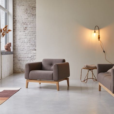 Fauteuil Bjorn en chêne massif et tissu marron, 1 place (1/5)