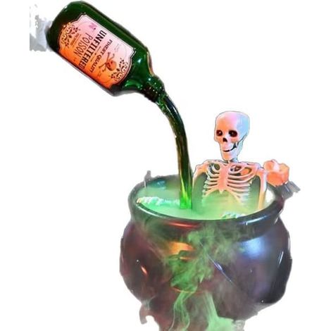 Décorations d'intérieur pour Halloween : chaudron avec squelettes, bouteilles de potion magique flottantes et machine à fumée. (1/5)