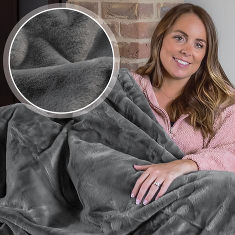 Dreamcatcher Faux Fur Throw 160x130cm Soft Blanket Throw Dark Grey (1/5)