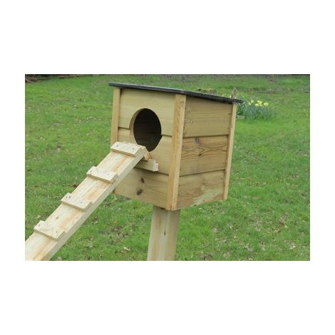 Wild duck nesting box on post - L30 x W30 x H40 cm