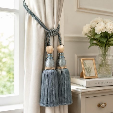 Lot de 2 liens rideaux à pompons, pompons à balle suspendus à double fonction de luxe discret pour améliorer le traitement des fenêtres de la maison. (1/4)