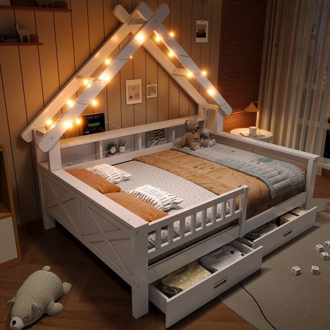 Lits sur des plateformes en bois, de forme de maison. Dimensions : 140 x 200 cm. Equipées d’éclairage LED, de compartiments pour ranger des objets, de tiroirs et de grilles de protection. Couleur : bl (1/5)