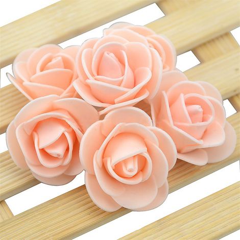 Teddybär mit romantischen künstlichen Rosen, ideales Geschenk zum Valentinstag (1/5)