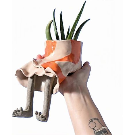 Pot de fleurs en résine en forme de personnage assis - Joli design avec des jambes pendantes (1/5)