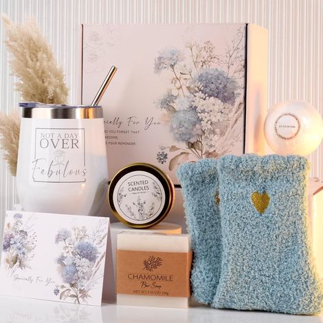 Geschenkset für Frauen Geburtstag Spa Duftkerze Badekugel Socken (1/5)