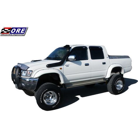 Snorkel Toyota Hilux 166 167 169 links mit Hilux-Aufschrift