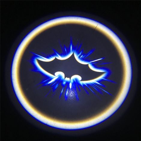 (Batman) Projecteur laser LED universel pour portières de voiture avec logo de bienvenue et éclairage d'ambiance sans fil. Accessoires auto, kit d'éclairage de courtoisie pour véhicules. (1/4)