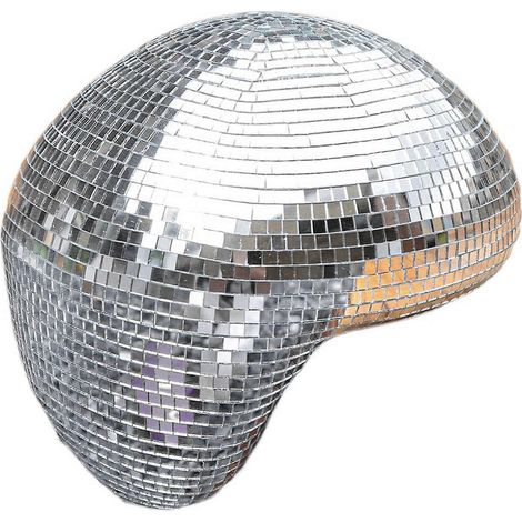 Deux boules disco en miroir pour décorer un bar, des objets artisanaux en verre fondu réfléchissant, des décorations intérieures uniques. (1/5)