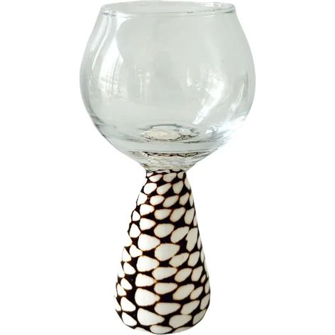 Verre à vin à pied en coquillage naturel, verre artistique en coquillage irrégulier, décoration intérieure.