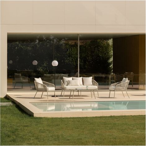 Conjunto de jardín con sofá de 2 plazas, 2 sillones y mesas de centro en aluminio y cuerda trenzada Arhiza SKLUM (1/5)