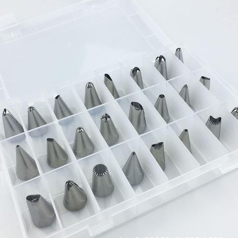 Kit de 24 douilles à pâtisserie carrées et rondes en acier inoxydable pour la décoration de gâteaux et de biscuits. Idéal pour la pâtisserie maison. (1/5)