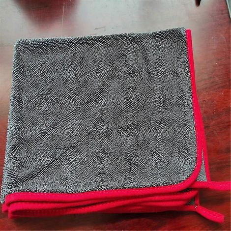 Serviette de bain XXL extra-large, en microfibre brillante et lisse, compatible avec les spas européens. (1/5)