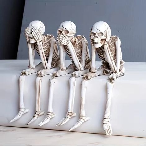 Lot de 3 ornements en résine pour Halloween : crânes et squelettes. Décoration créative pour cour intérieure. Modèle artisanal. (1/5)