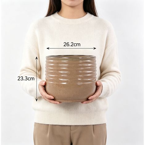 Pot de fleurs individuel en céramique artisanale (Ø 26 cm), brun clair brillant, à structure côtelée horizontale, respirant, résistant au gel, avec trous de drainage, pour plantes d'intérieur et de ba (1/4)