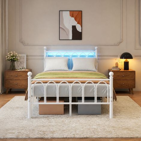 Struttura letto 120x200 cm con testiera alta, LED, ricarica USB, MDF e metallo bianco (1/5)
