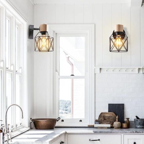 Set mit 2 industriellen Wandleuchten, Design: Metallkäfig-Wandlampe aus Holz