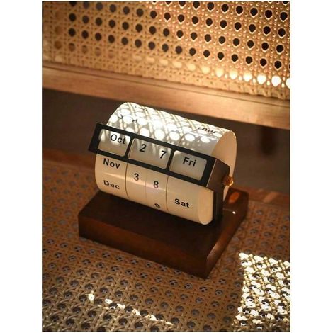 Calendrier perpétuel rotatif 2026 — Calendrier de bureau en bois rotatif avec compte à rebours inspirant, pour décoration maison et bureau. (1/5)