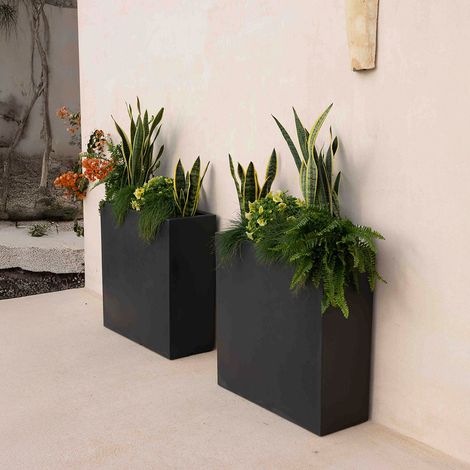 JUNCO Macetero Rectangular y Alto de Interior y Exterior Para Plantas y Flores Muy Resistente al Paso del Tiempo. Hecho de Polietileno en España - Negro (1/5)