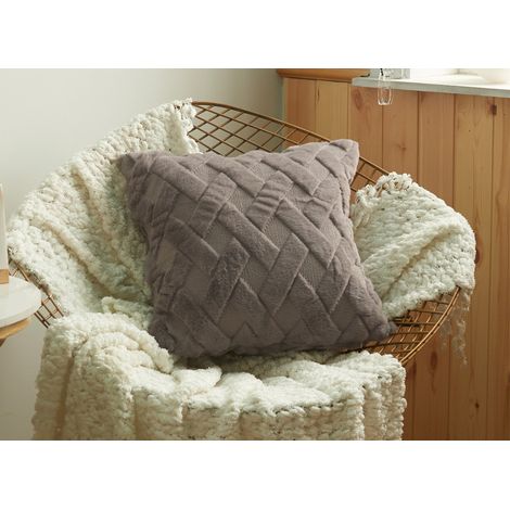 Coussin carre 45x45 cm en tissu a poils effet graphique gris (1/2)