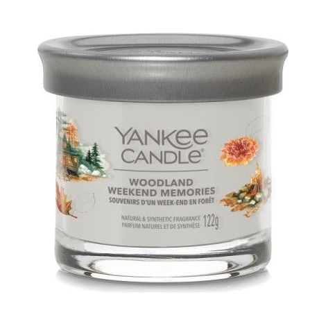 Candela Yankee Candle Woodland Weekend Memories, 122 g, in bicchiere.