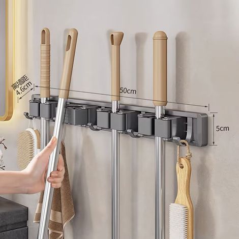 Estante de pared para guardar fregonas, no requiere taladrar, aluminio adhesivo, para baño con ganchos. (1/5)