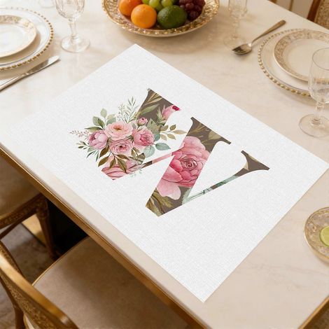 Lot de 4 sets de table en polyester imprimés à plat, motif floral alphabet AZ, initiales monogrammées familiales, sets de table pour la cuisine, pour les repas de fêtes et les réunions de famille. (1/5)