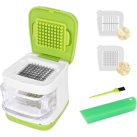 Ensemble presse-ail et éplucheur – pratique pour couper en dés et en tranches.