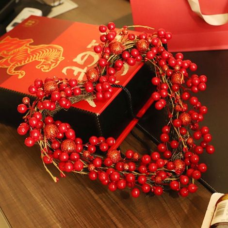 Guirlande En Forme De Coeur - Décoration Porte Saint-Valentin - Baies Rouges Artificielles - Ornement À Paillettes - Diamètre 35 Cm - 1 Pièce (1/5)