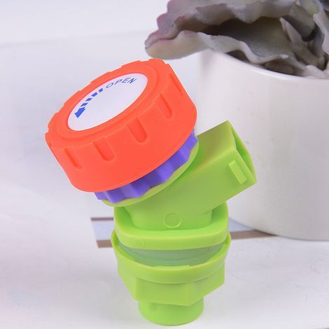 Kunststoff-Trinkwasserhahn, Druckknopf-Auslauf für Gärflaschen, am Auto montierter quadratischer Polycarbonat-Eimer, Polyethylen-Wassereimer mit flachem Boden, Wasserventil. (1/5)
