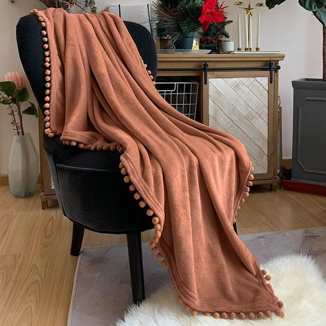 Kuschelige Fleecedecke, Flanelldecke, Pompons, Uni-Decke, Couchdecke, flauschiger Überwurf, Microfaser Tagesdecke, Sofadecke, für Bett, Sofa, Schlafzimmer, Büro (Karamell, 130 x 150cm) (1/5)
