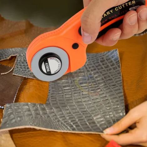 Set mit 5 Rollschneideklingen mit Sicherheitsverriegelung, ergonomischem Griff, Stoffschneider aus Edelstahl zum Nähen und Patchworken, präzises Schneidewerkzeug (1/5)