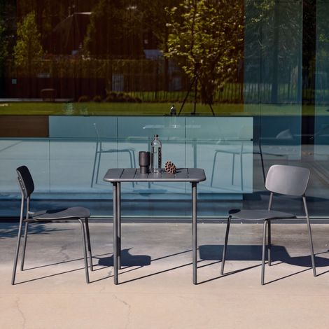 Table de jardin métal + 2 assises anthracite. Amelia + Liva 70 x 70cm