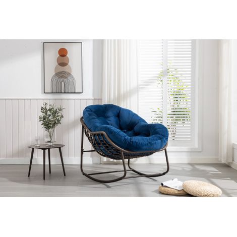 Poltrona a dondolo in rattan con imbottitura morbida per sedute e schienale, ideale per veranda, sala, patio e giardino, color blu navy.