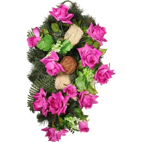 Composizione di rose e fiori secchi su una base di abete rosso. (1/2)
