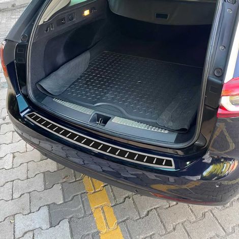 Protection Seuil de Pare-Chocs arrière - Compatible avec Opel Insignia B Kombi 2017-2022 - Couverture de Seuil de Coffre - Bande Seuil de Chargement - Style élégant - en Fibre de Carbone Chromé (1/5)