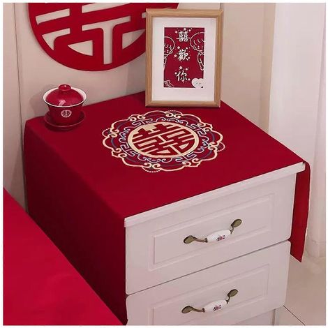 Housse de table de chevet chinoise en satin bordeaux, housse anti-poussière pour la décoration de la chambre nuptiale. (1/5)