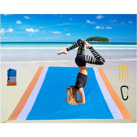 Stranddecke (200 x 210 cm), wasserdicht und sanddicht, für 1 bis 6 Erwachsene, leicht und praktisch, ideal für Reisen, Camping, Wandern und Picknicks (blau/weiß/orange gestreift).