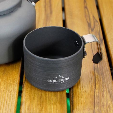 Tasse de camping pratique grise, résistante aux rayures et à l'abrasion, idéale pour les activités de plein air. (1/5)
