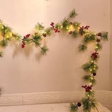 Guirlande De Noël Avec Lumières - 60 Led Chauffantes - Pommes De Pin Cônes Baies Rouges Clochettes Et Aiguilles - 300 Cm - Fonctionne Sur Piles - Pour Intérieur Et Extérieur (1/5)