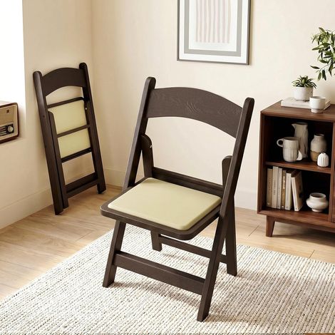 Klappstühle 2er Set bis 200 KG Belastbar, Aus UV-beständigem Kunstharz, Stapelbar, Gast Stuhl Gepolstert Stabiler Faltstuhl für Gäste, Garten, Büro, Camping, Drinnen und Draußen, Braun (1/5)