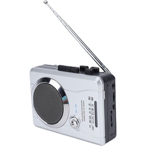 Lecteur-enregistreur de cassettes portable avec radio AM/FM, haut-parleur intégré, microphone et prise casque, fonctionne sur piles et alimentation secteur. (1/5)