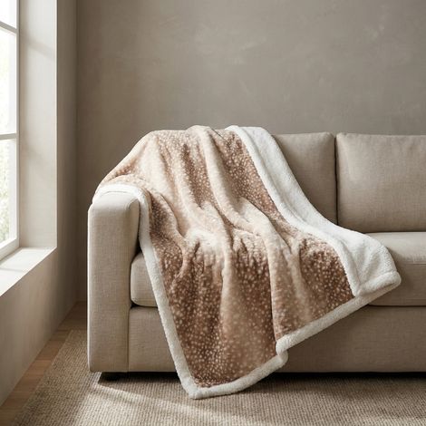 Super Soft Faux Fur Deer Print Throw (1/2)