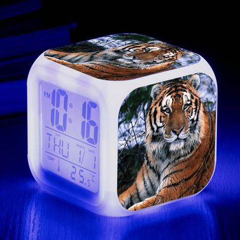 Réveil Numérique LED - Motif Tigre - Veilleuse avec Lumière Changeante - Affichage Heure Date Température - Fonction Snooze - Alimentation par Piles AAA - 1 Pièce (1/5)