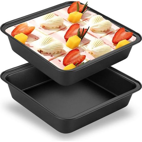 Diese quadratische Kuchenform misst 22 x 25 x 27 cm. Sie ist aus Kohlenstoffstahl gefertigt und ideal zum Backen von selbstgemachten Kuchen. Dank der Antihaftbeschichtung lässt sie sich leicht reinige (1/5)
