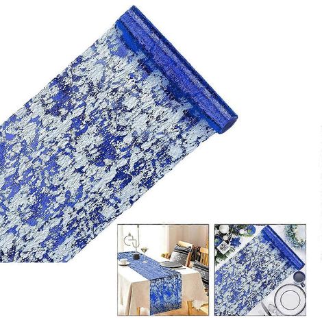 Créez une décoration de table avec un chemin de table doré à la feuille d'or. Un chemin de table qui attire le regard. (1/4)